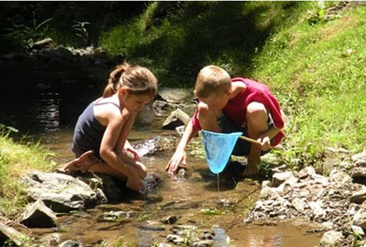 kids_in_the_stream-1